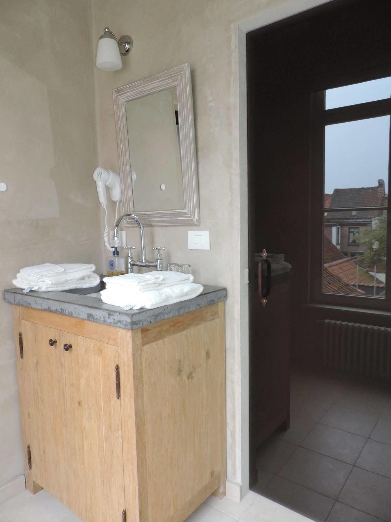 B&B Saint-Sauveur บรูจส์ ภายนอก รูปภาพ
