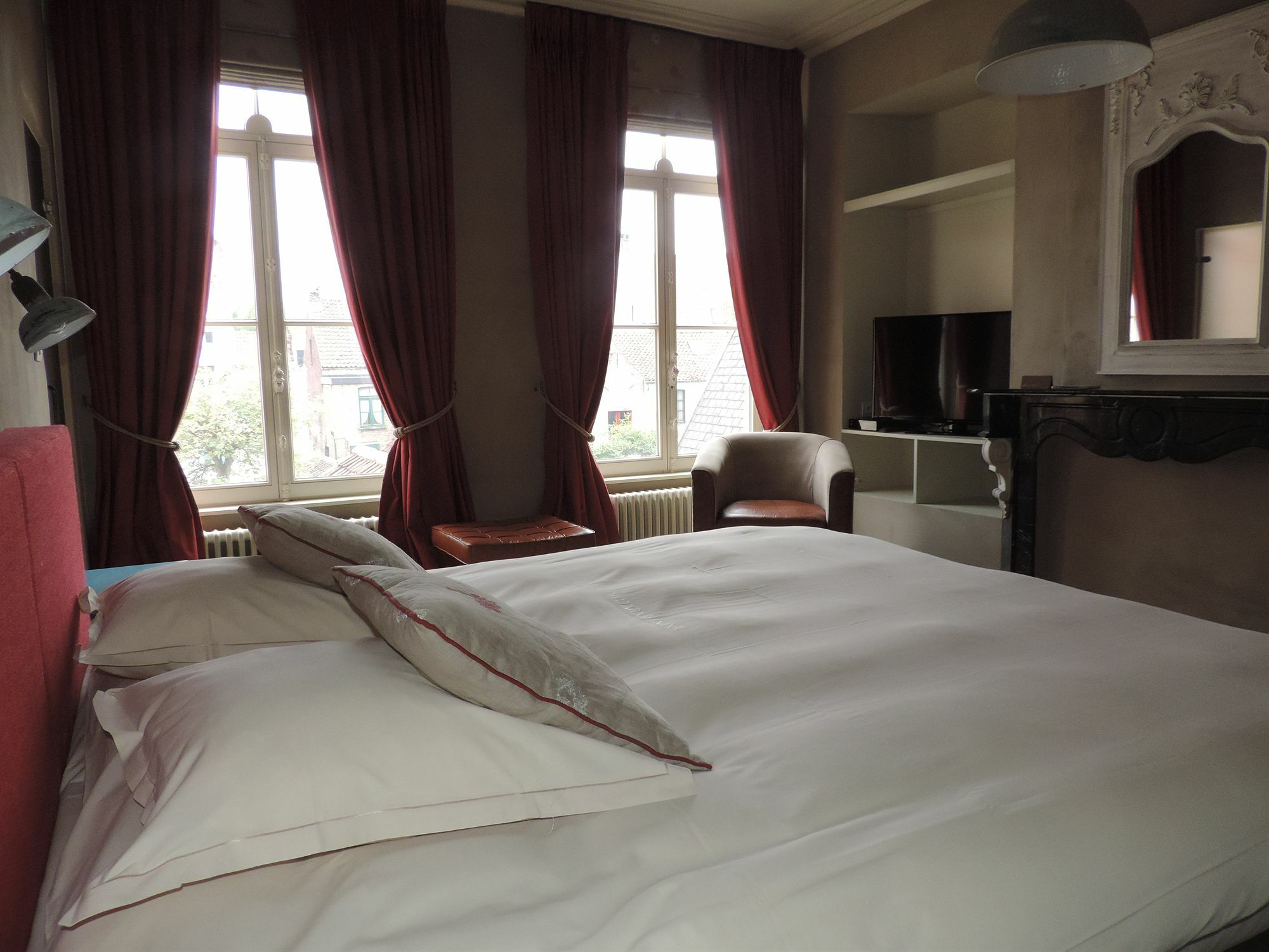 B&B Saint-Sauveur บรูจส์ ภายนอก รูปภาพ
